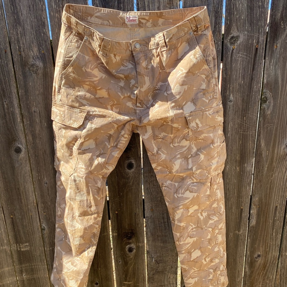 Levi's Men's Cargo Pants Tan Camouflage
